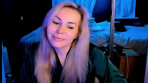 Lora online show from 10-16-25, 02:23