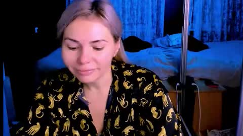 Lora online show from 10-20-25, 02:34