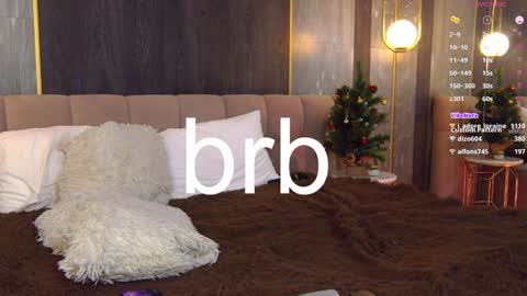 Snapshot of loraineluff chatting on 12-29-24, 08:37 Loraine online show from 12-29-24, 08:37