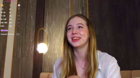 Snapshot of loraineluff chatting on 01-29-25, 11:35 Loraine online show from 01-29-25, 11:35