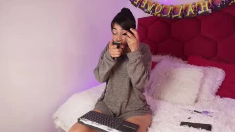 LORELI online show from 10-28-25, 03:43