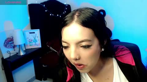 Snapshot of loren_44tits chatting on 07-09-26, 07:18 Loren online show from 07-09-26, 07:18