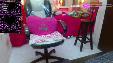 Snapshot of lorenapinto_ chatting on 01-29-25, 02:40 lore online show from 01-29-25, 02:40