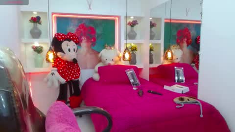 Snapshot of lorenapinto_ chatting on 02-18-25, 02:49 lore online show from 02-18-25, 02:49