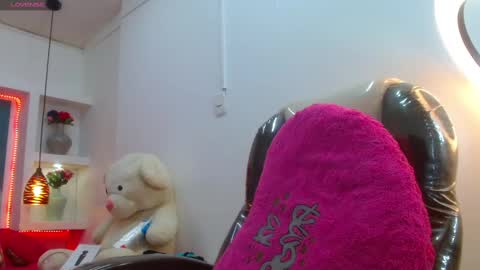 Snapshot of lorenapinto_ chatting on 02-25-25, 10:39 lore online show from 02-25-25, 10:39