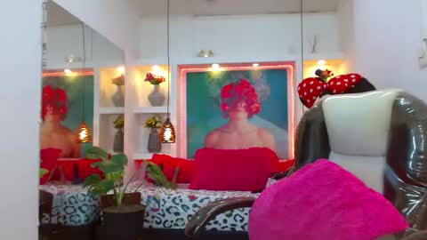 Snapshot of lorenapinto_ chatting on 09-10-25, 11:21 lore online show from 09-10-25, 11:21