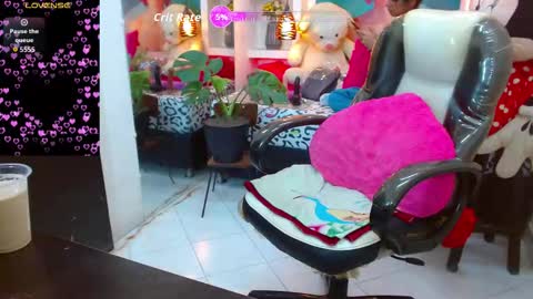 Snapshot of lorenapinto_ chatting on 09-21-25, 02:46 lore online show from 09-21-25, 02:46