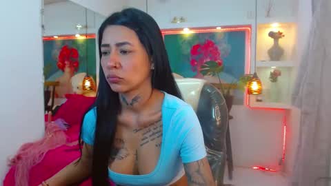 Snapshot of lorenapinto_ chatting on 10-09-25, 02:53 lore online show from 10-09-25, 02:53