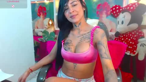 Snapshot of lorenapinto_ chatting on 10-28-25, 02:20 lore online show from 10-28-25, 02:20