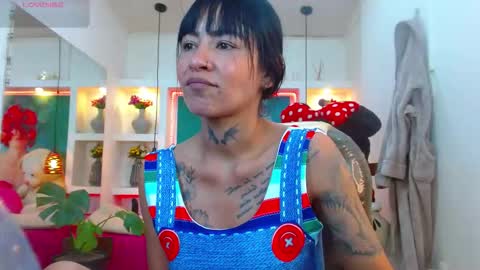 Snapshot of lorenapinto_ chatting on 10-29-25, 02:25 lore online show from 10-29-25, 02:25