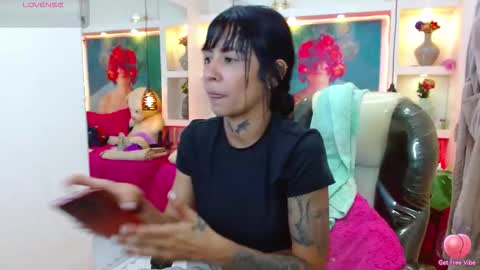 Snapshot of lorenapinto_ chatting on 11-04-25, 01:16 lore online show from 11-04-25, 01:16