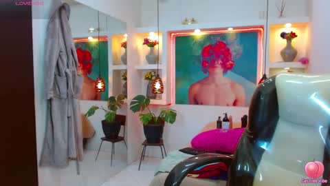 Snapshot of lorenapinto_ chatting on 11-05-25, 02:33 lore online show from 11-05-25, 02:33