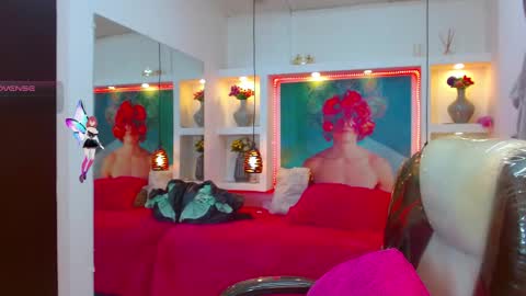 Snapshot of lorenapinto_ chatting on 11-12-25, 11:47 lore online show from 11-12-25, 11:47