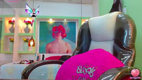 Snapshot of lorenapinto_ chatting on 11-24-25, 04:23 lore online show from 11-24-25, 04:23