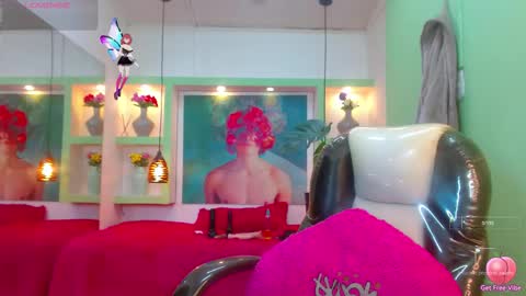 Snapshot of lorenapinto_ chatting on 12-03-25, 01:35 lore online show from 12-03-25, 01:35