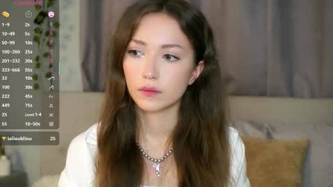 Snapshot of loriamarzinske chatting on 10-11-25, 10:08 Naomi online show from 10-11-25, 10:08