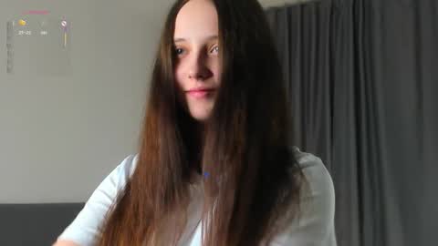 Mia online show from 10-24-25, 01:18