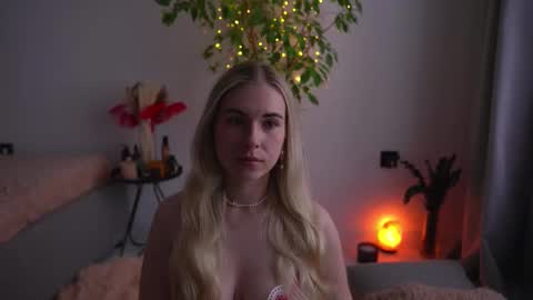 Lorrie online show from 09-14-25, 09:19