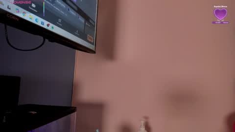 Snapshot of lou_22_ chatting on 02-09-26, 12:31 Lou online show from 02-09-26, 12:31