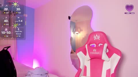 Snapshot of lou_22_ chatting on 02-28-26, 12:06 Lou online show from 02-28-26, 12:06