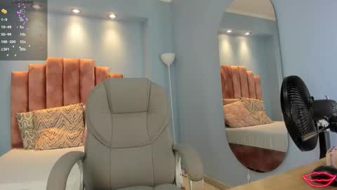 Snapshot of lou_rosse chatting on 11-28-25, 08:11 Lou Rosse online show from 11-28-25, 08:11