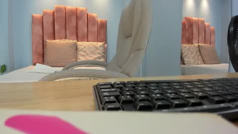 Snapshot of lou_rosse chatting on 12-13-25, 08:47 Lou Rosse online show from 12-13-25, 08:47