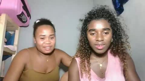 Snapshot of louane98 chatting on 02-05-26, 09:19 louane98 online show from 02-05-26, 09:19