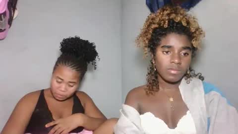 Snapshot of louane98 chatting on 02-11-26, 08:47 louane98 online show from 02-11-26, 08:47