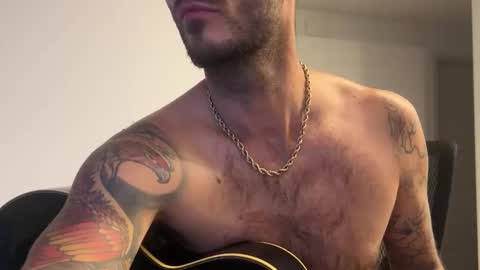 Snapshot of loudini_ chatting on 10-25-25, 10:01 lewyay online show from 10-25-25, 10:01