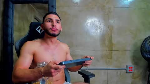 Louis online show from 03-12-25, 01:58