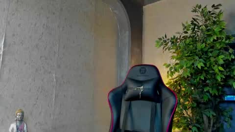 Louis online show from 09-27-25, 10:04