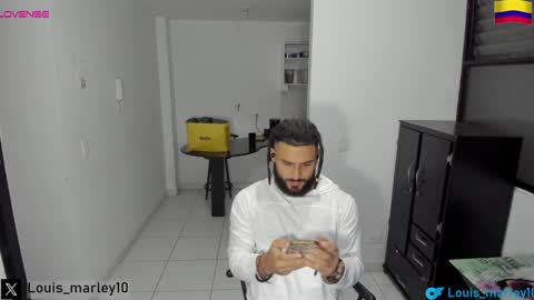 louis_marley_ online show from 12-06-24, 01:40