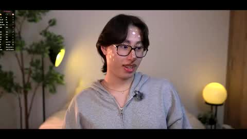 Snapshot of louis_zh chatting on 10-26-25, 12:49 Louis online show from 10-26-25, 12:49