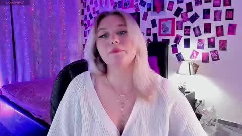 Loise online show from 10-22-25, 03:34