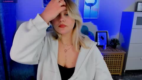 Loise online show from 10-31-25, 09:16