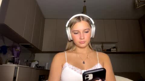 Snapshot of lourapimenta chatting on 03-03-26, 04:24 Eliza online show from 03-03-26, 04:24