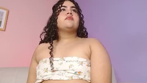 Snapshot of lourdes_moon22 chatting on 10-17-25, 02:30 lourdes_moon22 online show from 10-17-25, 02:30