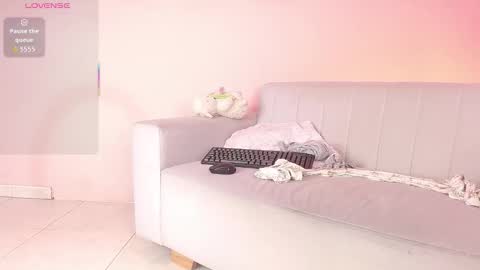 Snapshot of lourdes_moon22 chatting on 11-09-25, 01:42 lourdes_moon22 online show from 11-09-25, 01:42