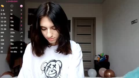 Snapshot of lourdesauerswald chatting on 11-25-25, 07:08 EVA online show from 11-25-25, 07:08