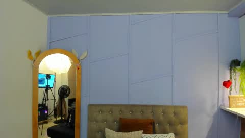 Louren Fox online show from 11-27-25, 11:34