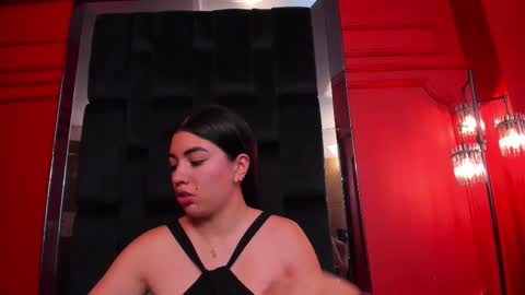 Louren Fox online show from 12-16-25, 06:57