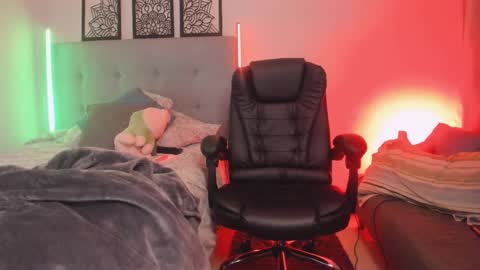 Lourrein Stoun   Independiente online show from 11-13-25, 02:54