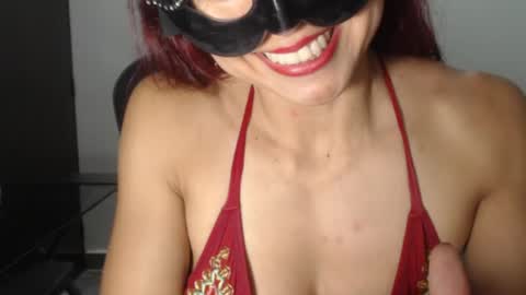 Snapshot of love_gatubela chatting on 09-22-25, 07:27 Nina online show from 09-22-25, 07:27
