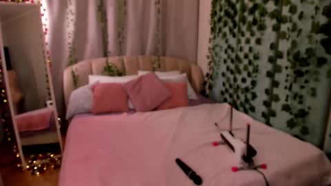 Lola online show from 12-04-25, 12:09