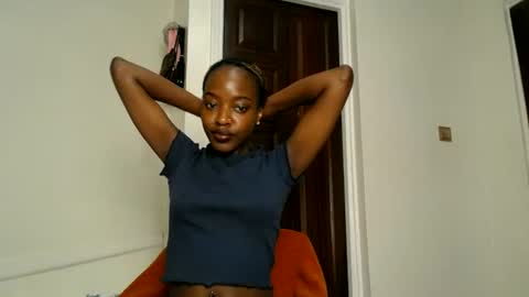 Snapshot of love_miah chatting on 06-30-26, 02:12 Miah online show from 06-30-26, 02:12