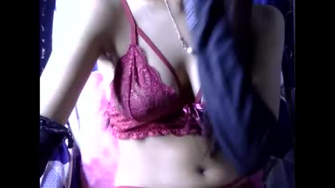 Snapshot of love_riva chatting on 12-21-25, 10:00 Riva online show from 12-21-25, 10:00
