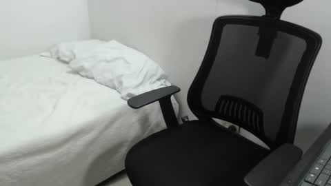 Snapshot of love_room_0206 chatting on 01-16-25, 05:00 Andys and mary online show from 01-16-25, 05:00