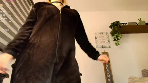 Sharol Leon online show from 01-15-25, 12:41