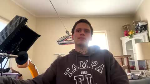 love stretch online show from 10-28-25, 05:37