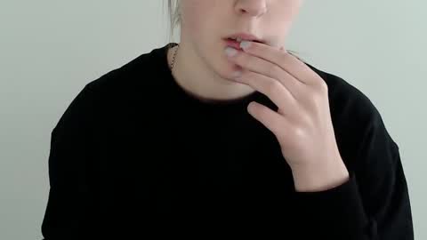 Snapshot of love_vivian chatting on 11-04-25, 10:25 Vivian online show from 11-04-25, 10:25